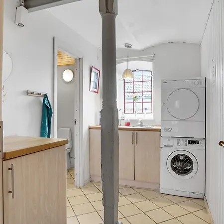 Appartement Awesome In V With Kitchen
